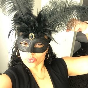 Meet your Posher, Leona